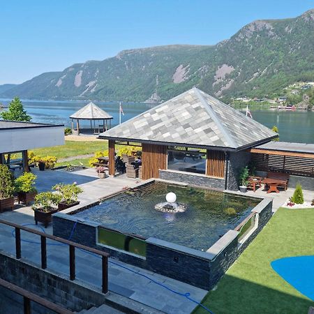 Bremanger Fjord Hotell Svelgen Екстер'єр фото