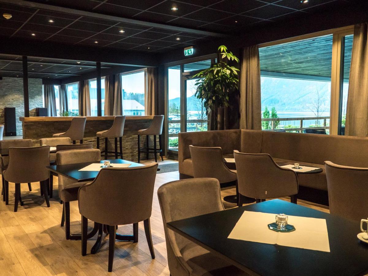 Bremanger Fjord Hotell Svelgen Екстер'єр фото