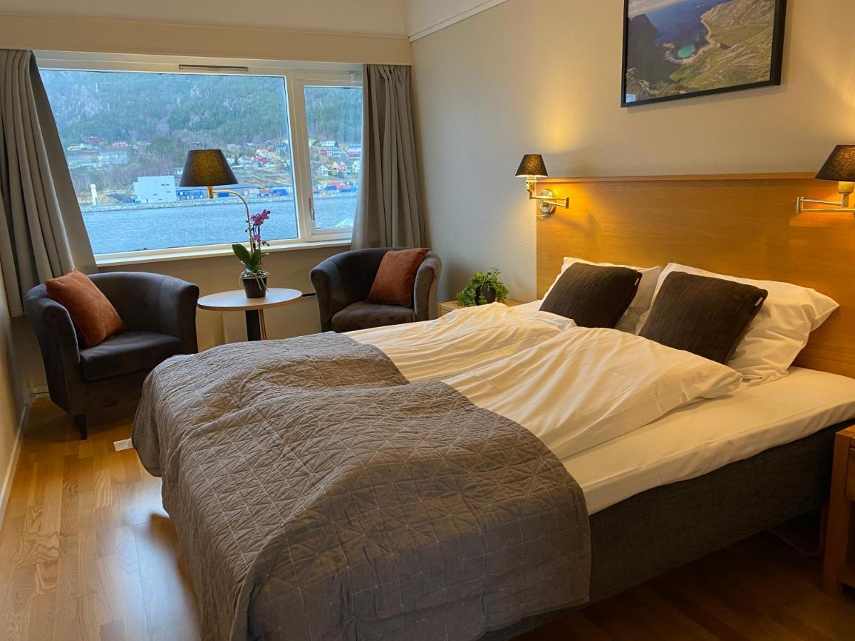 Bremanger Fjord Hotell Svelgen Екстер'єр фото
