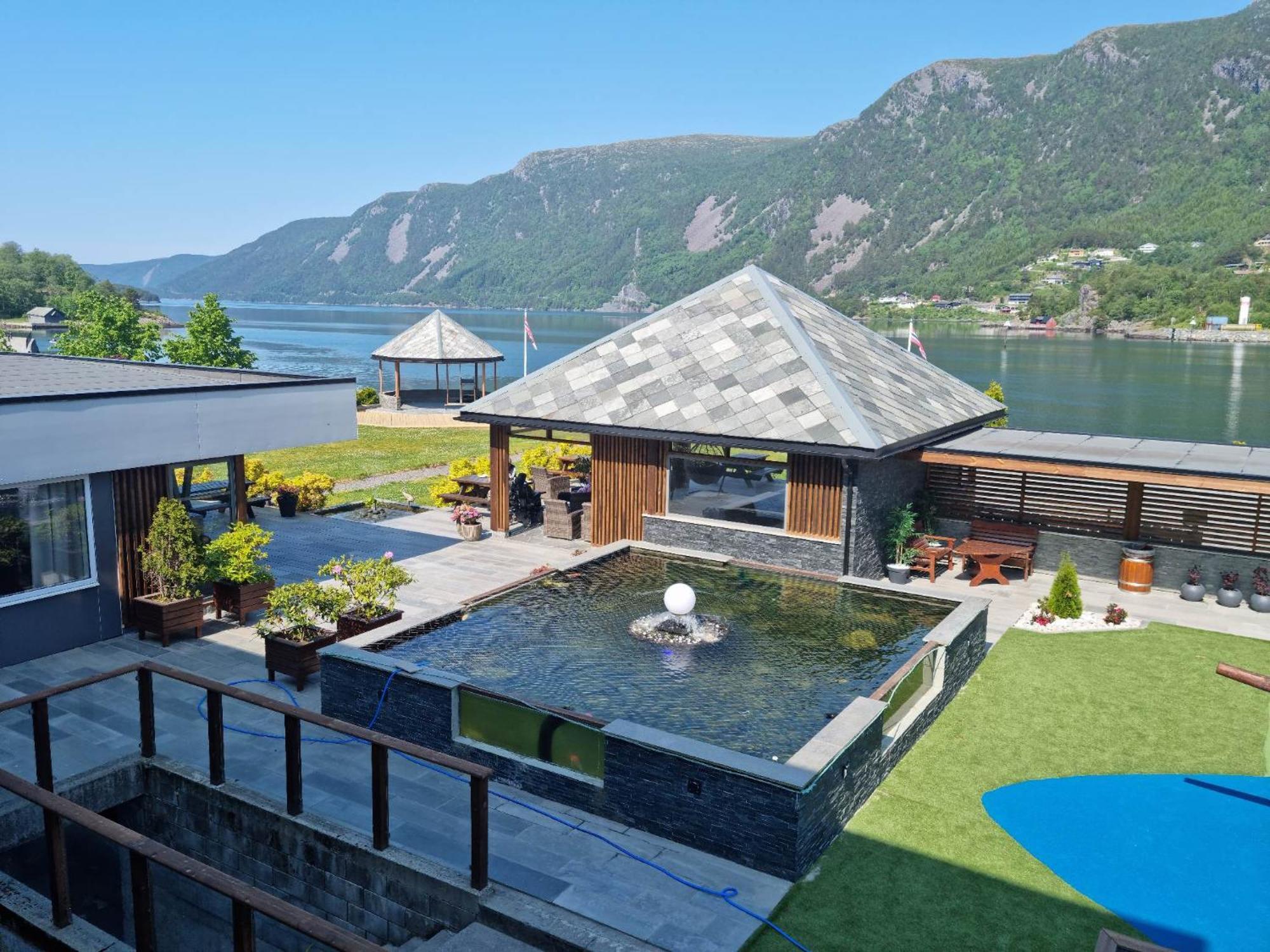 Bremanger Fjord Hotell Svelgen Екстер'єр фото