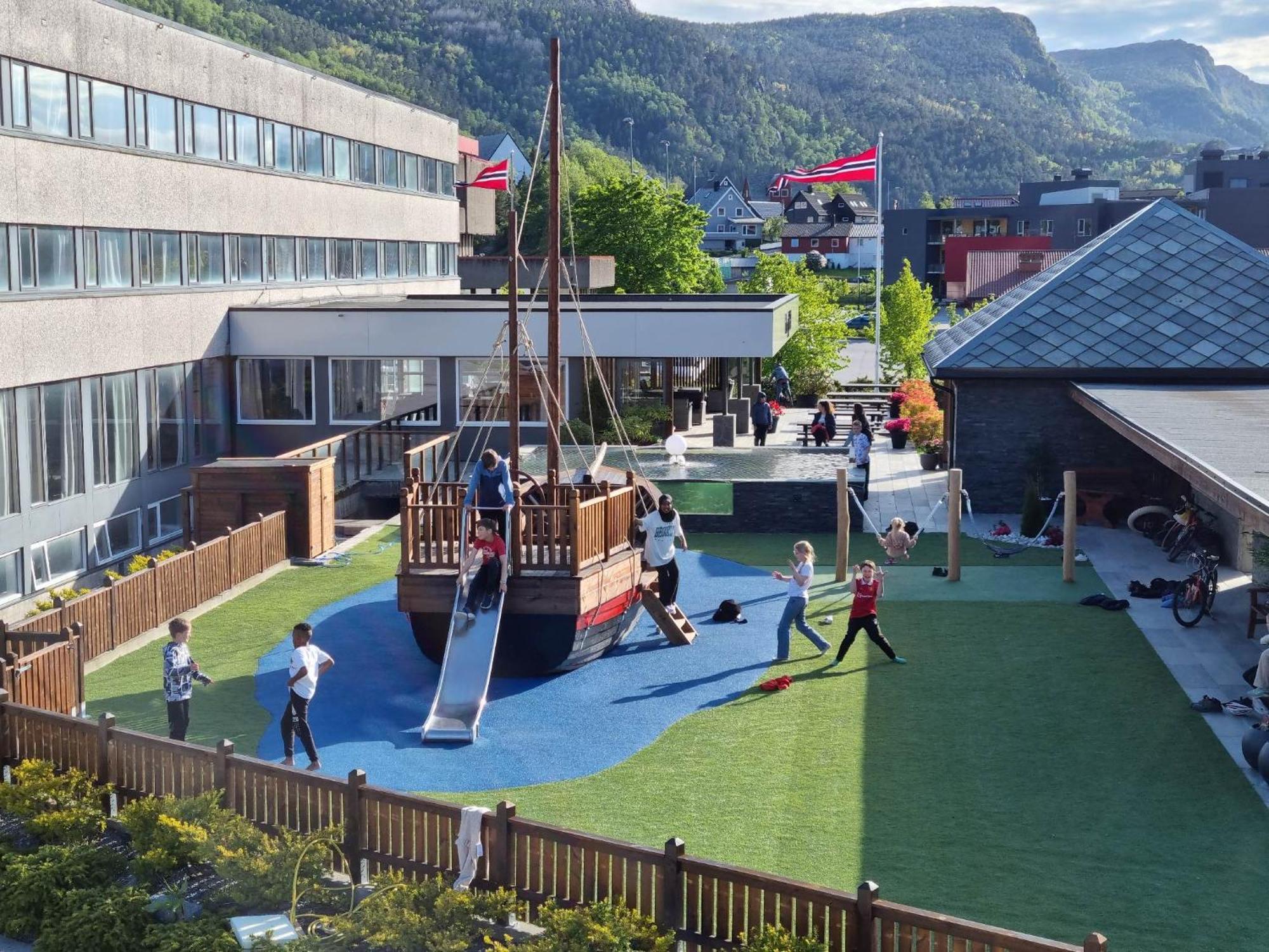 Bremanger Fjord Hotell Svelgen Екстер'єр фото